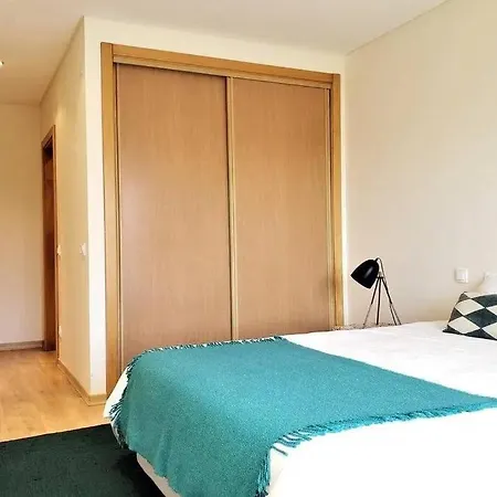 Luxury Beach Condo 250Ft To Beach. Great Amenities شقة