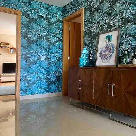 Luxury Beach Condo 250Ft To Beach. Great Amenities شقة